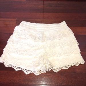 JUSTIFY SMALL SHORTS WITH FRILLS
